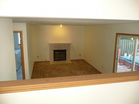 4th image of 26626 NE Comegys St