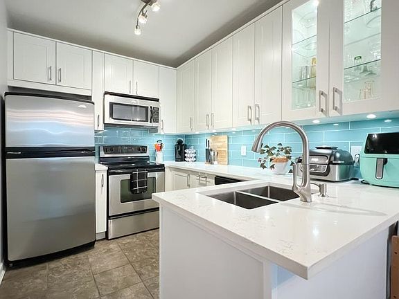 2nd image of 1177 Hornby St #813