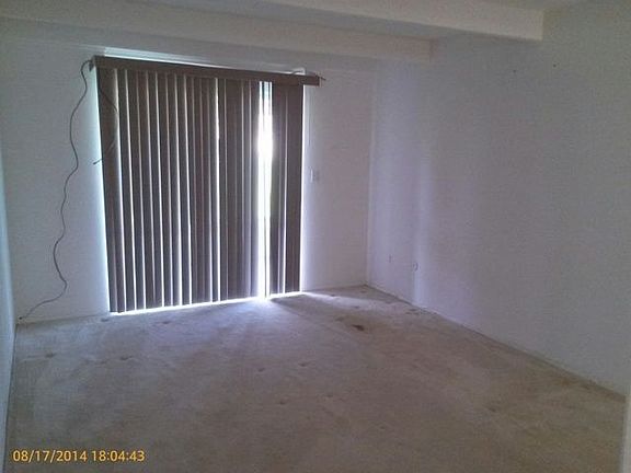 3rd image of 207 Club Cir