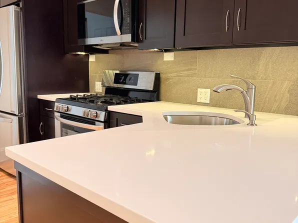 56 Huron Street image 4 of 21