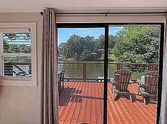 4th image of 221 Bluff Rd