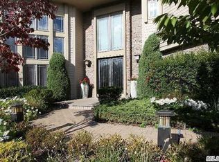 51 Holiday Pond Rd, Jericho, NY 11753