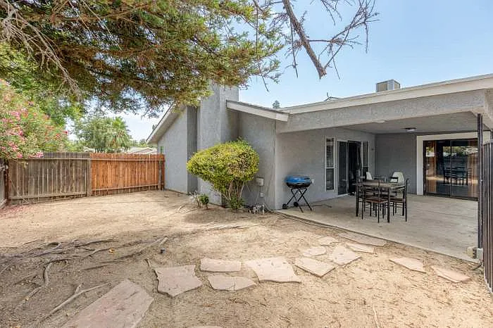 6205 N Barcus Ave — Photo 21