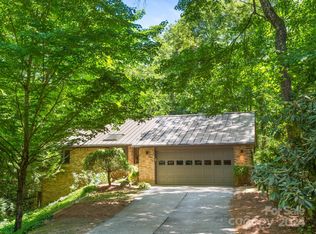 7 Hunters Ridge Dr, Asheville, NC 28803