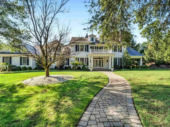11 Oconnors Ln, Old Tappan, NJ 07675