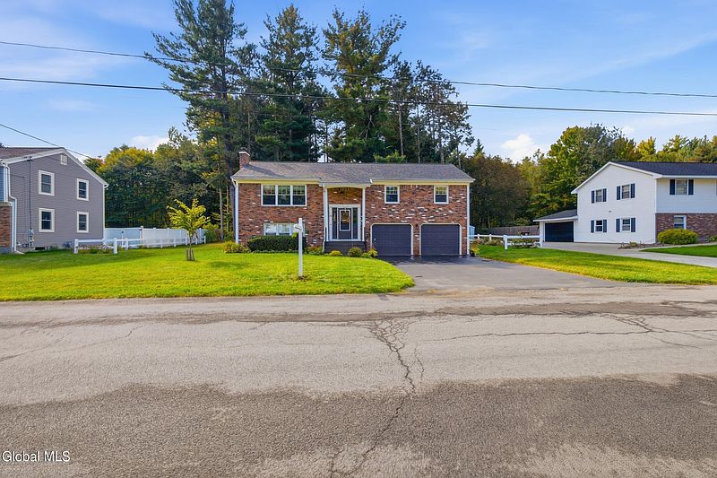 4th image of 30 Hadel Road