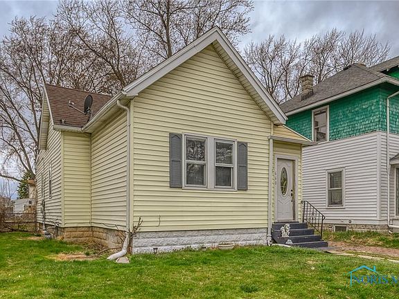 2nd image of 660 Dover Pl
