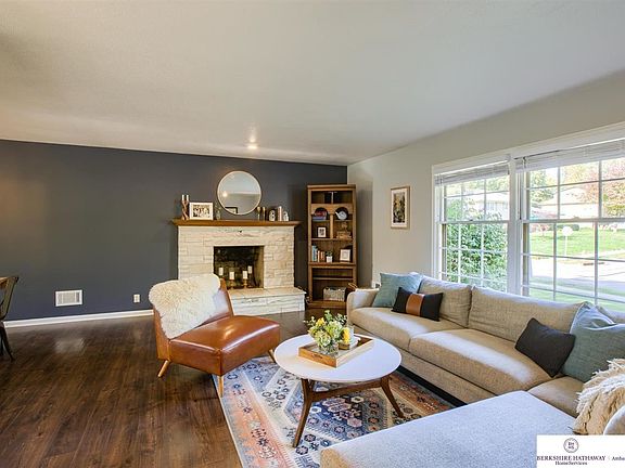 4th image of 204 S 118th St