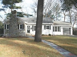 4 Locksley Rd, Lynnfield, MA 01940