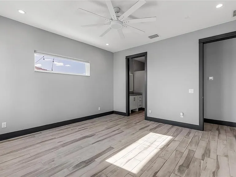 701 E 3rd Ave #PENTHOUSE — Photo 31