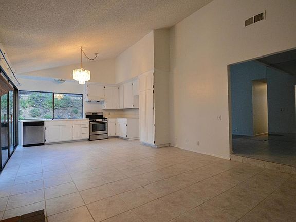 3rd image of 3066 Cumberland Ct