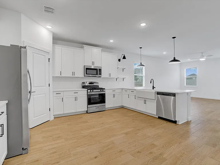 8438 Bay Ridge Cir — Photo 6