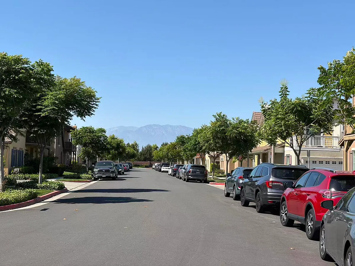 Building Photo - 15986 Begonia Ave