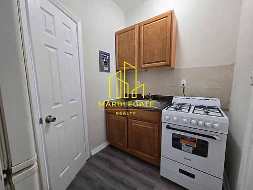220 Roseville Ave Photo 1