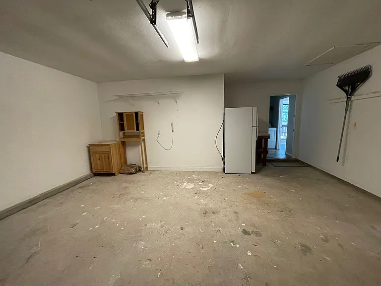 4615 Gladstone Dr — Photo 33