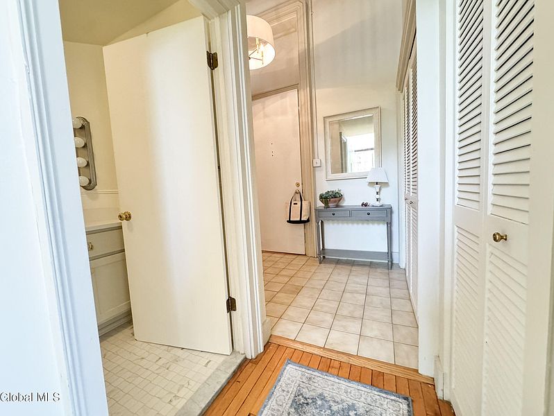 4th image of 409 Madison Avenue #102