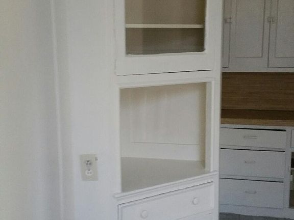 5th image of 315 25th St APT 4