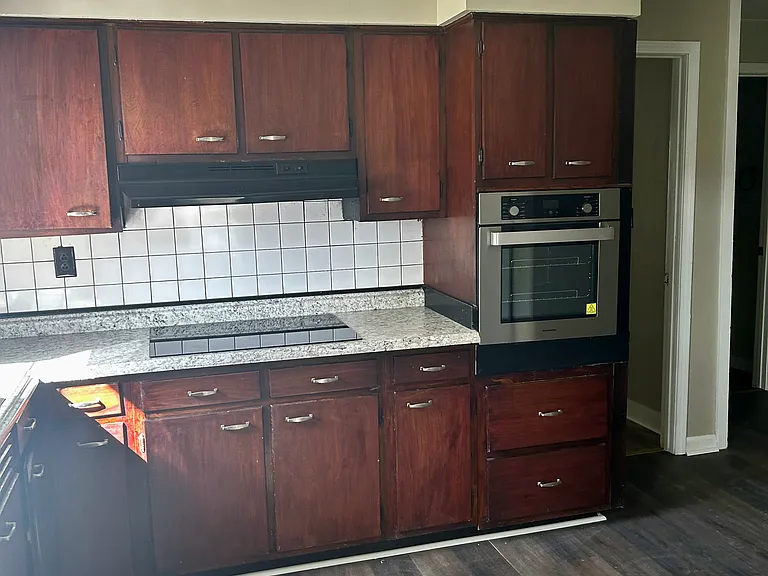 2083 Broad St — Photo 7