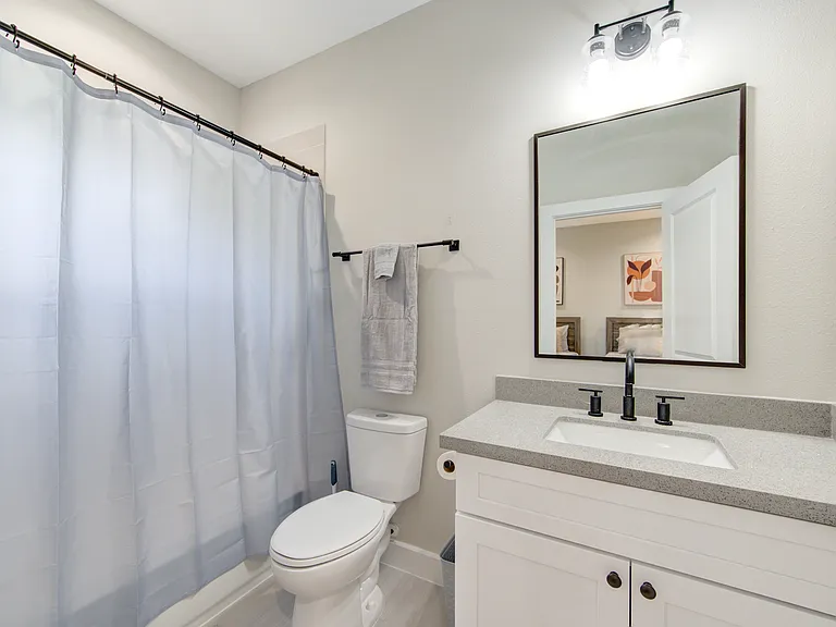 2418 Everett St — Photo 30