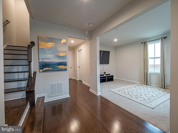 5th image of 600 Holywell Dr
