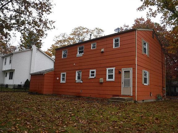 2nd image of 21 Berkshire St