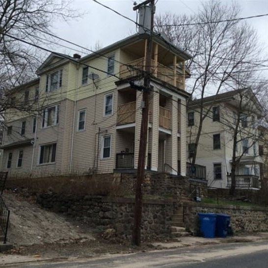 1st image of 165 Easton Ave