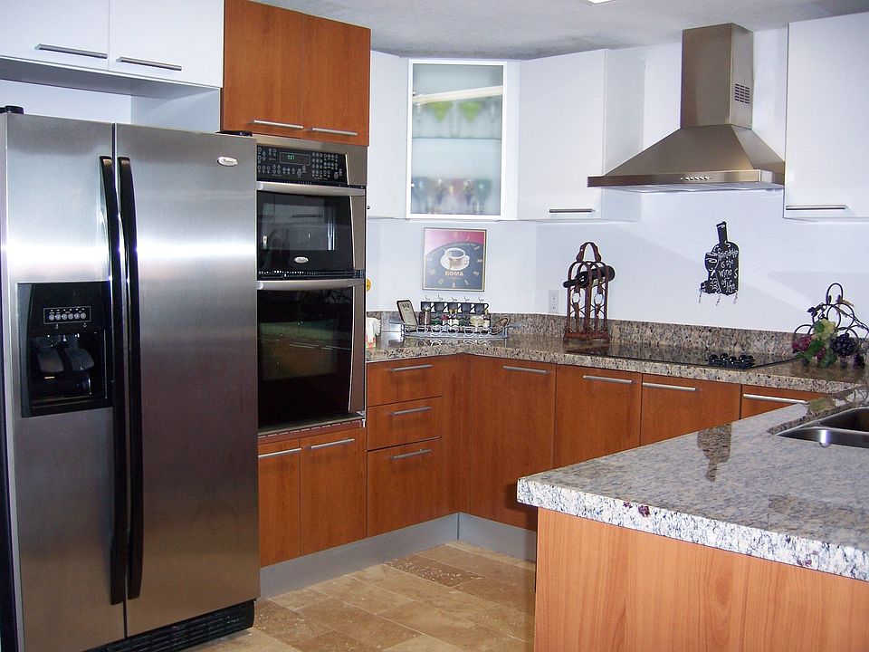 1st image of 170 SE 14th St APT 2106