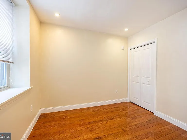 4706 Chestnut St #3B — Photo 9