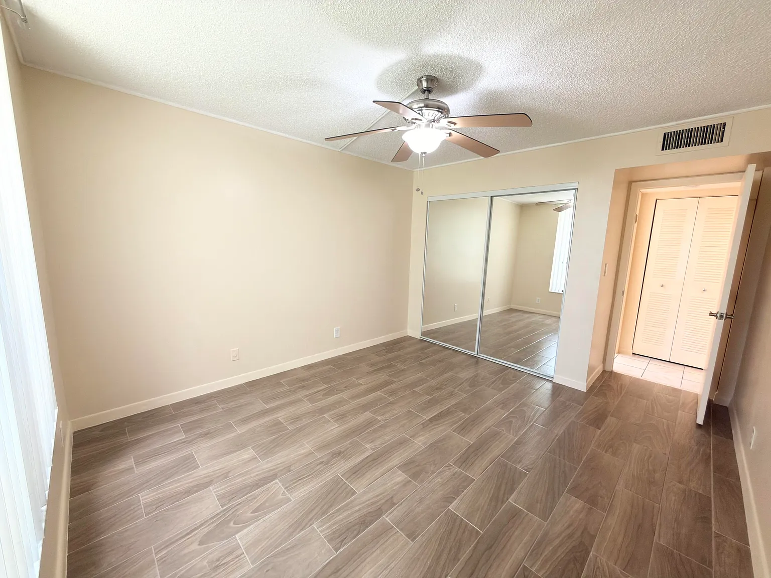 2 bed, 2.0 bath, 1040 sqft, $1,700 — Photo 4