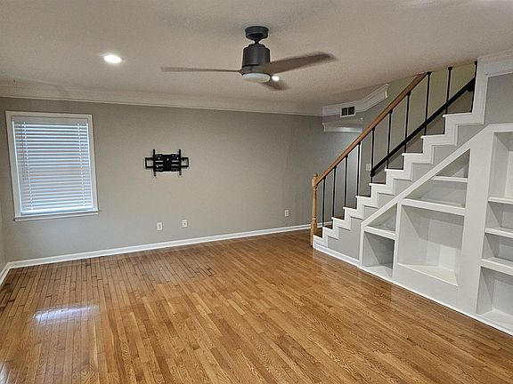 3rd image of 512 Market St NE APT 11
