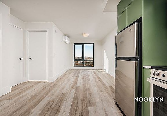 5th image of 1510 Gates Ave #408