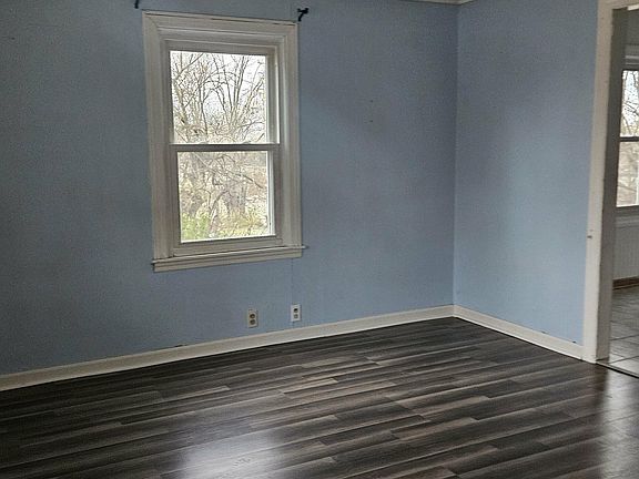 3rd image of 204 Old Nicholson Rd