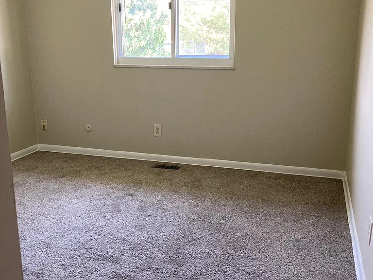 1121 Cambridge Ct — Photo 6