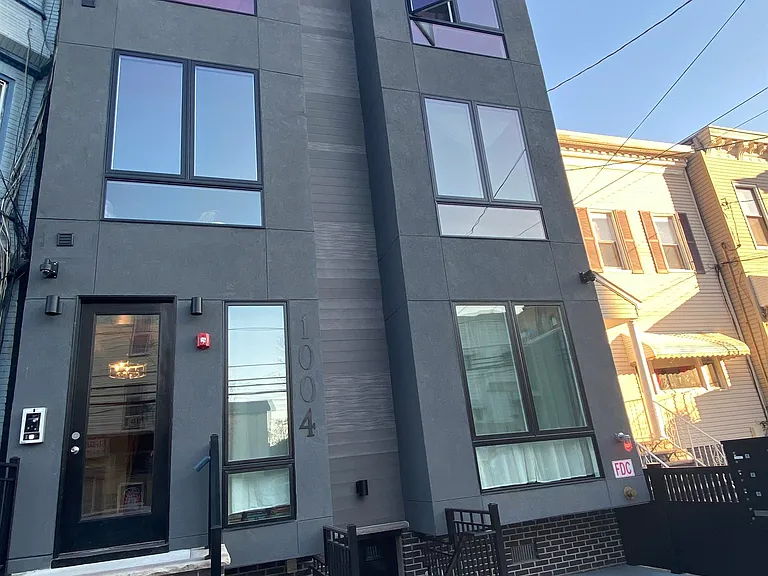 1004 Summit Ave #102 — Photo 20