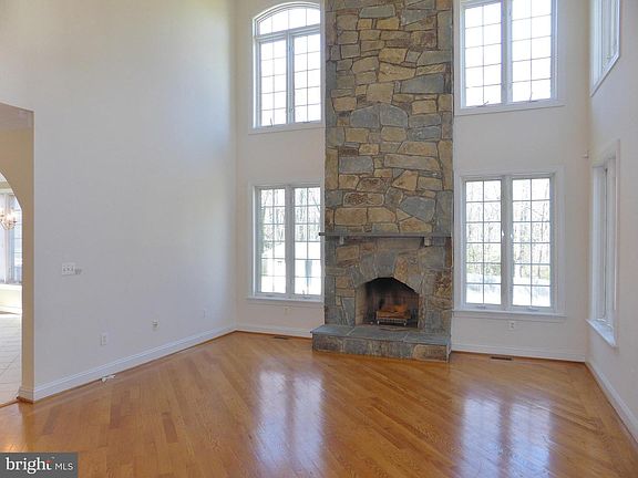2nd image of 2410 Sherwood Hall Ln