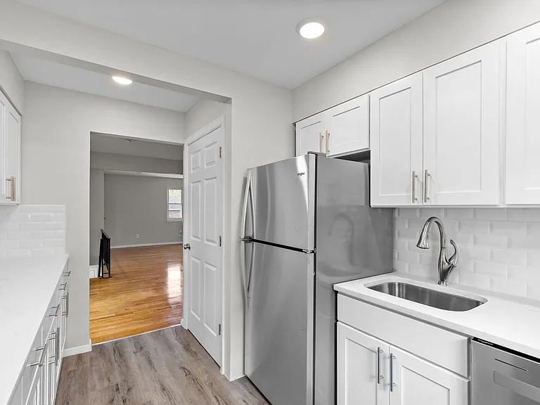 20-22 Rosol Ln #24 — Photo 8