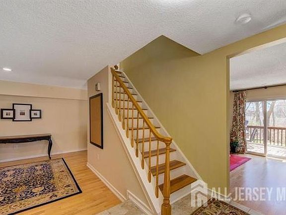 5th image of 17 Ashford Dr