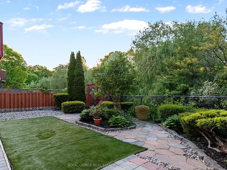 56 Sadot Ct — Photo 16