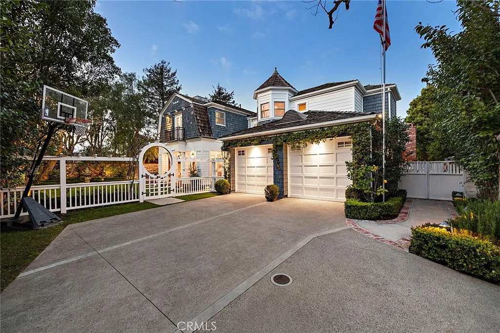 4 bed, 5.5 bath, 3880 sqft, $30,000 — Photo 4