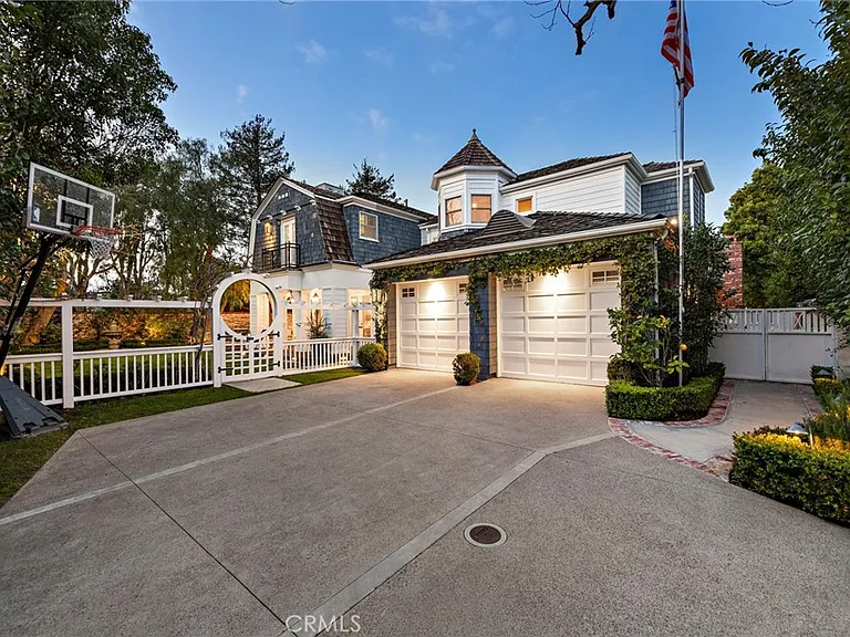 20 Cape Danbury — Photo 4
