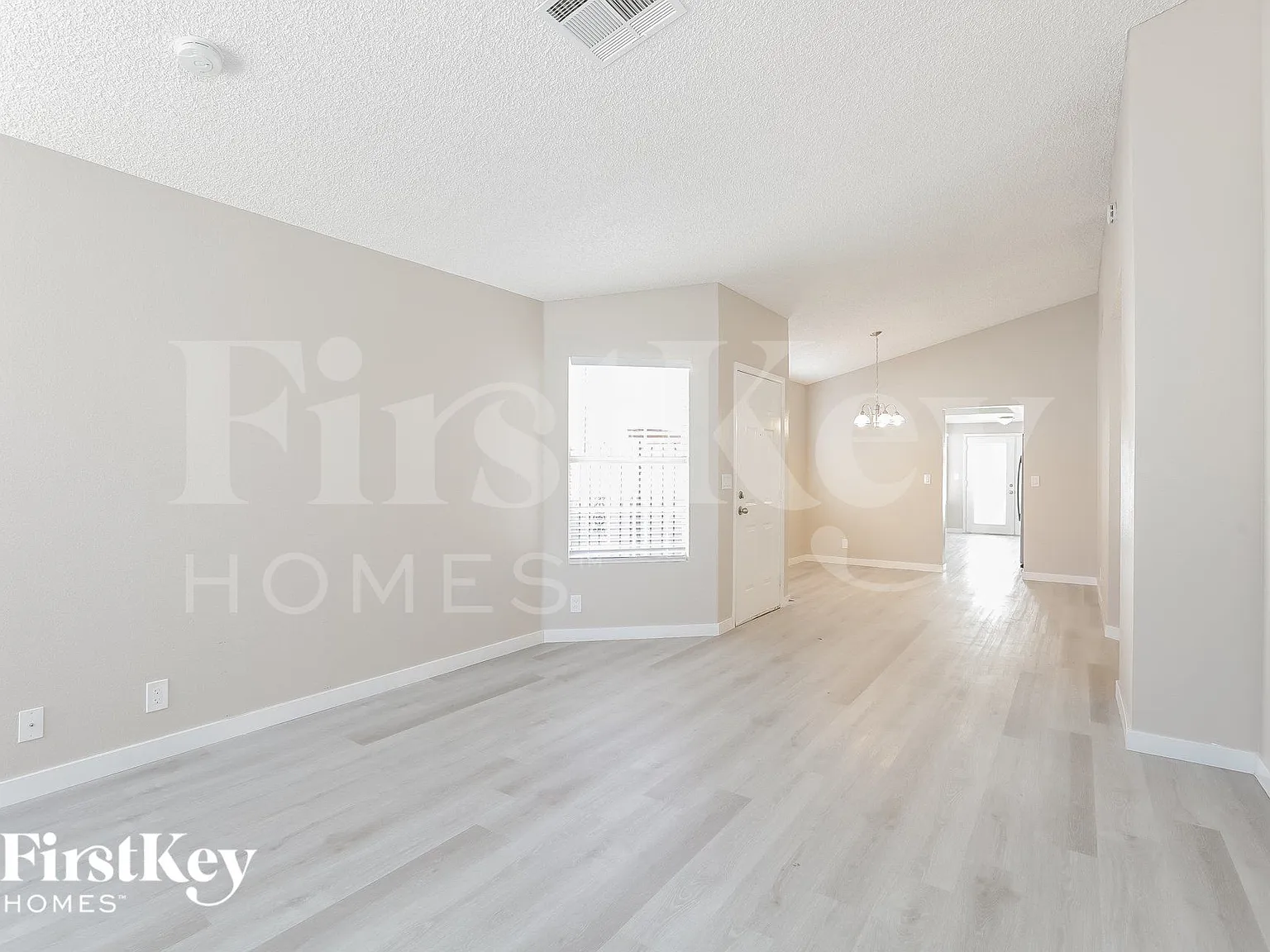 3 bed, 2.0 bath, 1386 sqft, $2,020 — Photo 4