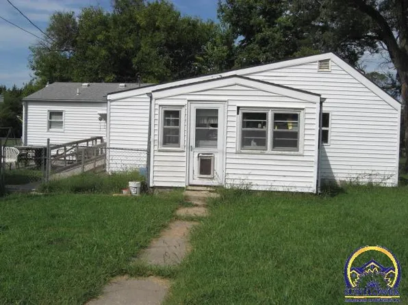 1028 SE 53rd St, Topeka, KS 66609