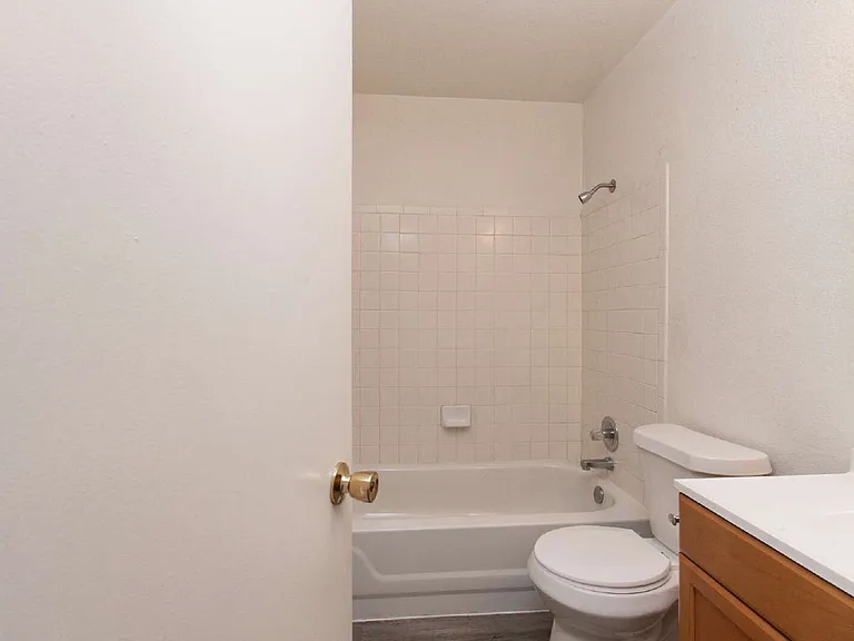 2018 Cedarhill Dr #C — Photo 10