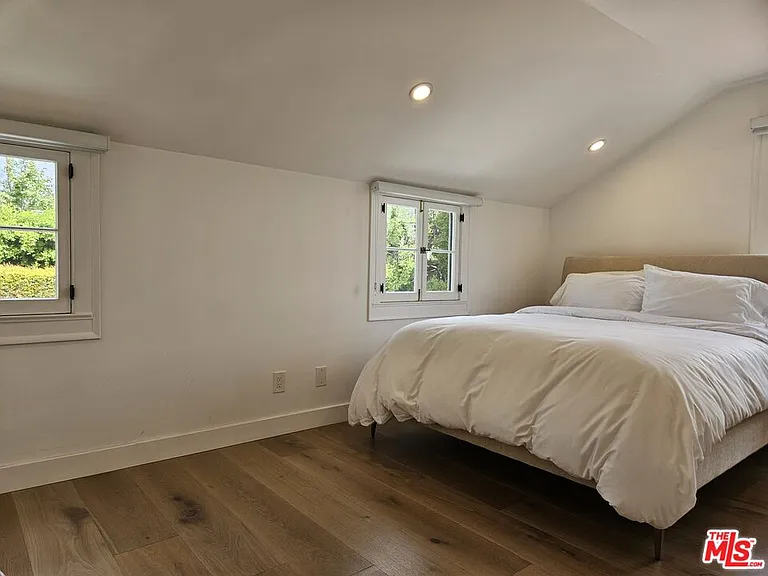 212 S Muirfield Rd — Photo 11