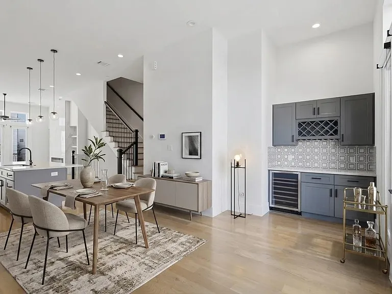 2213 Francis St — Photo 10