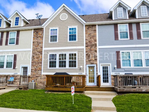15221 Alpine Dr, Urbandale, IA 50323