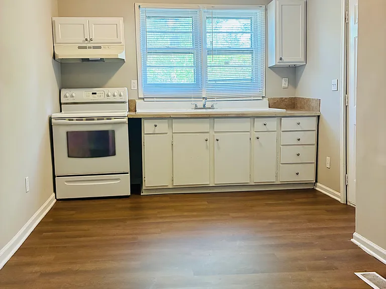 202 W Sullivan St — Photo 7