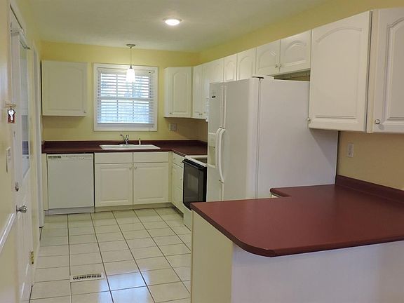 5th image of 31 Oak Hill Dr
