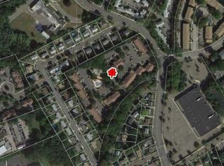 27 Canterbury Rd, Bridgeport, CT 06606