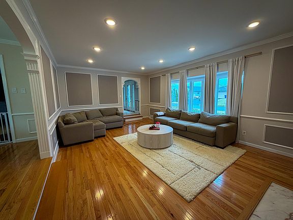 5th image of 2433 Brookwood Rd